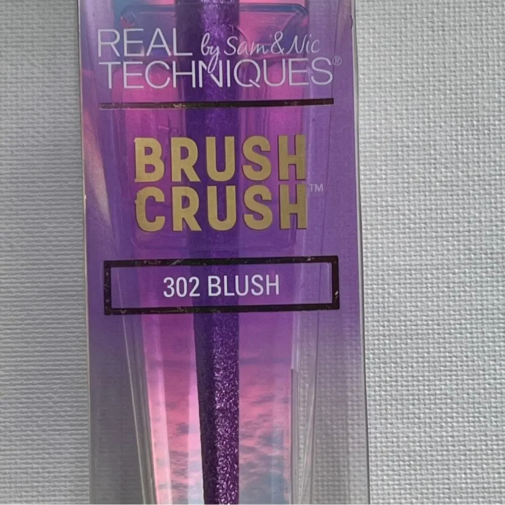 Real Techniques by Sam & Nic Limited Edition  Makeup Beauty Blush  Brush NWT